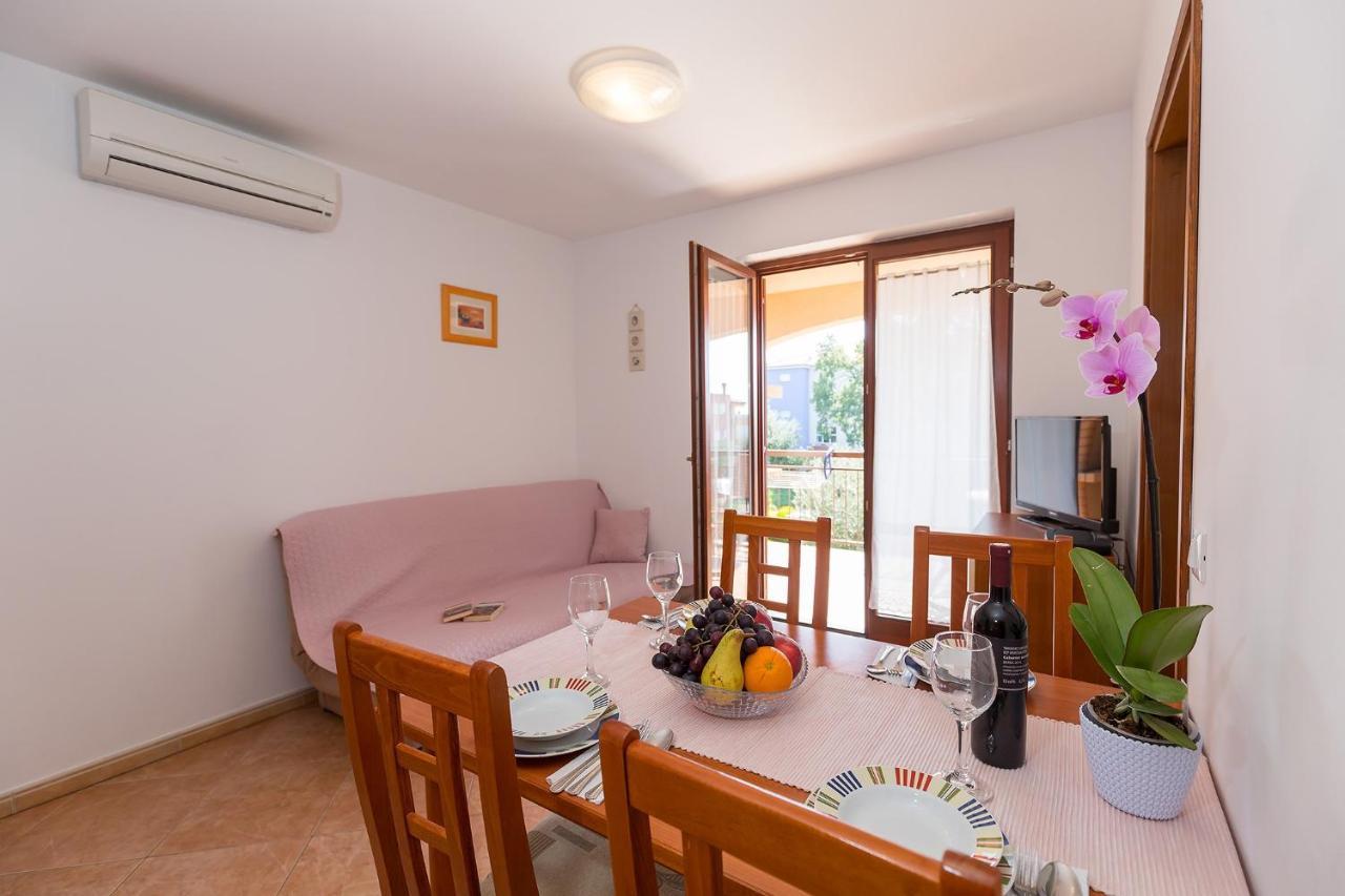 Apartments With A Swimming Pool Novigrad - 7078 מראה חיצוני תמונה